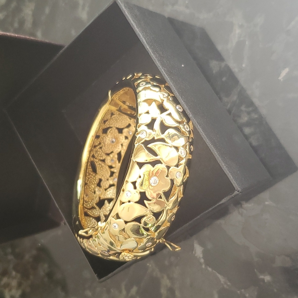 Costume jewelry, gold and crystal bracelet